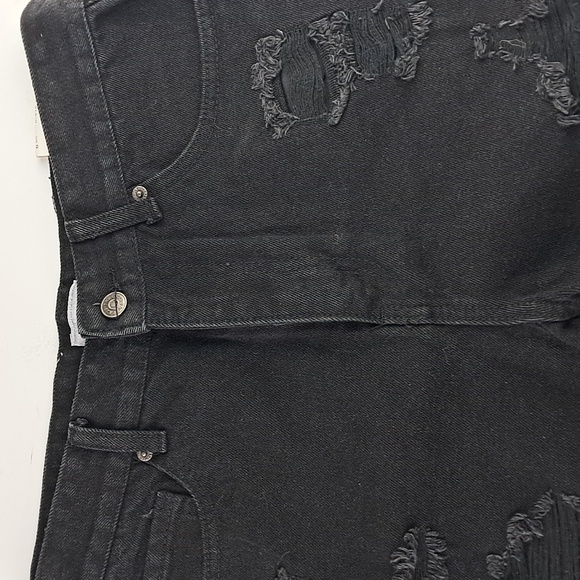 Track 23 Intelligent Design Black Distressed Fashion Denim Shorts Stretch Size 9 - Picture 2 of 6